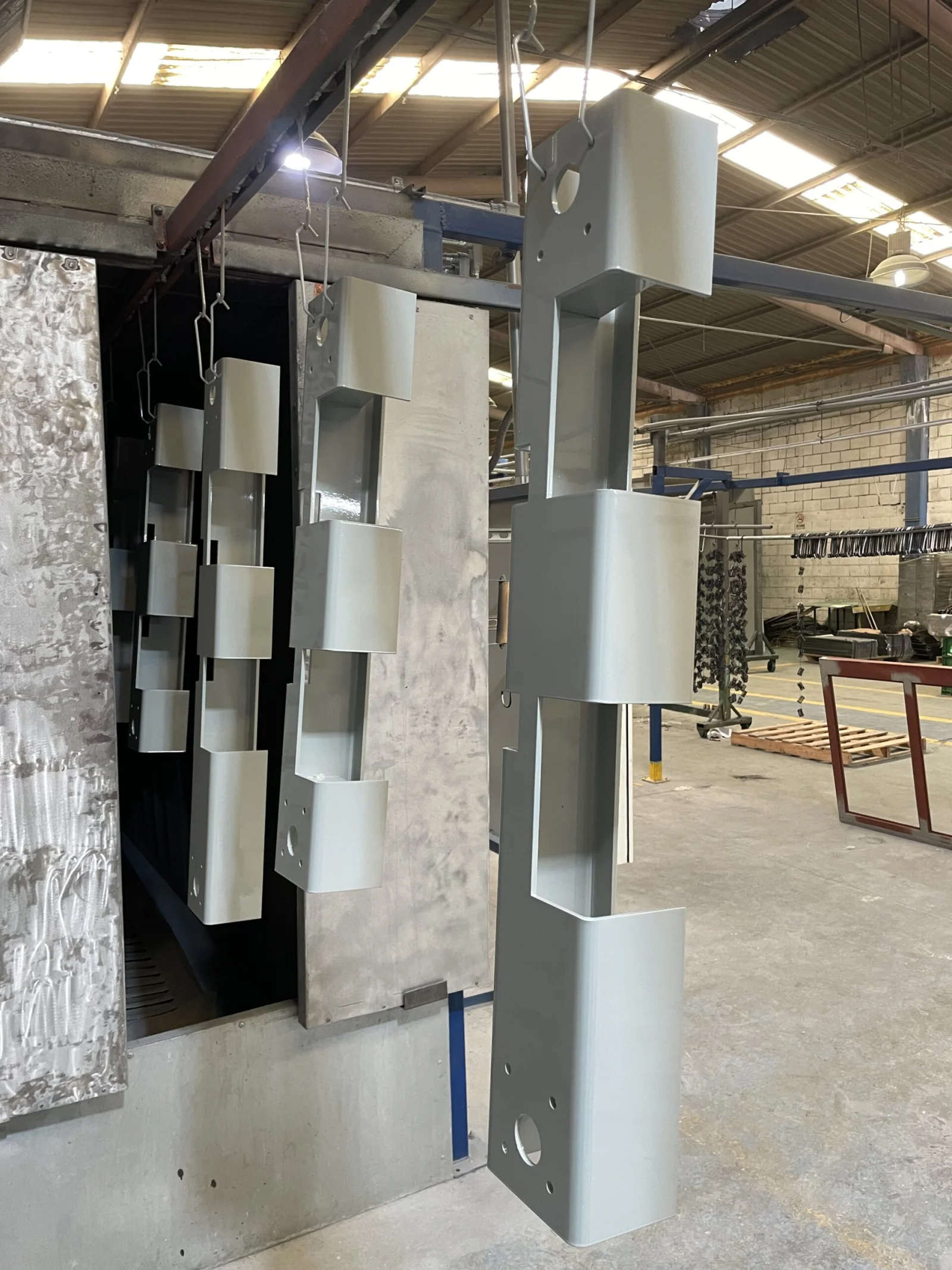 Pieza metálica con acabado de pintura electrostática en polvo aplicado por Steel Paint en Monterrey — proyecto 01