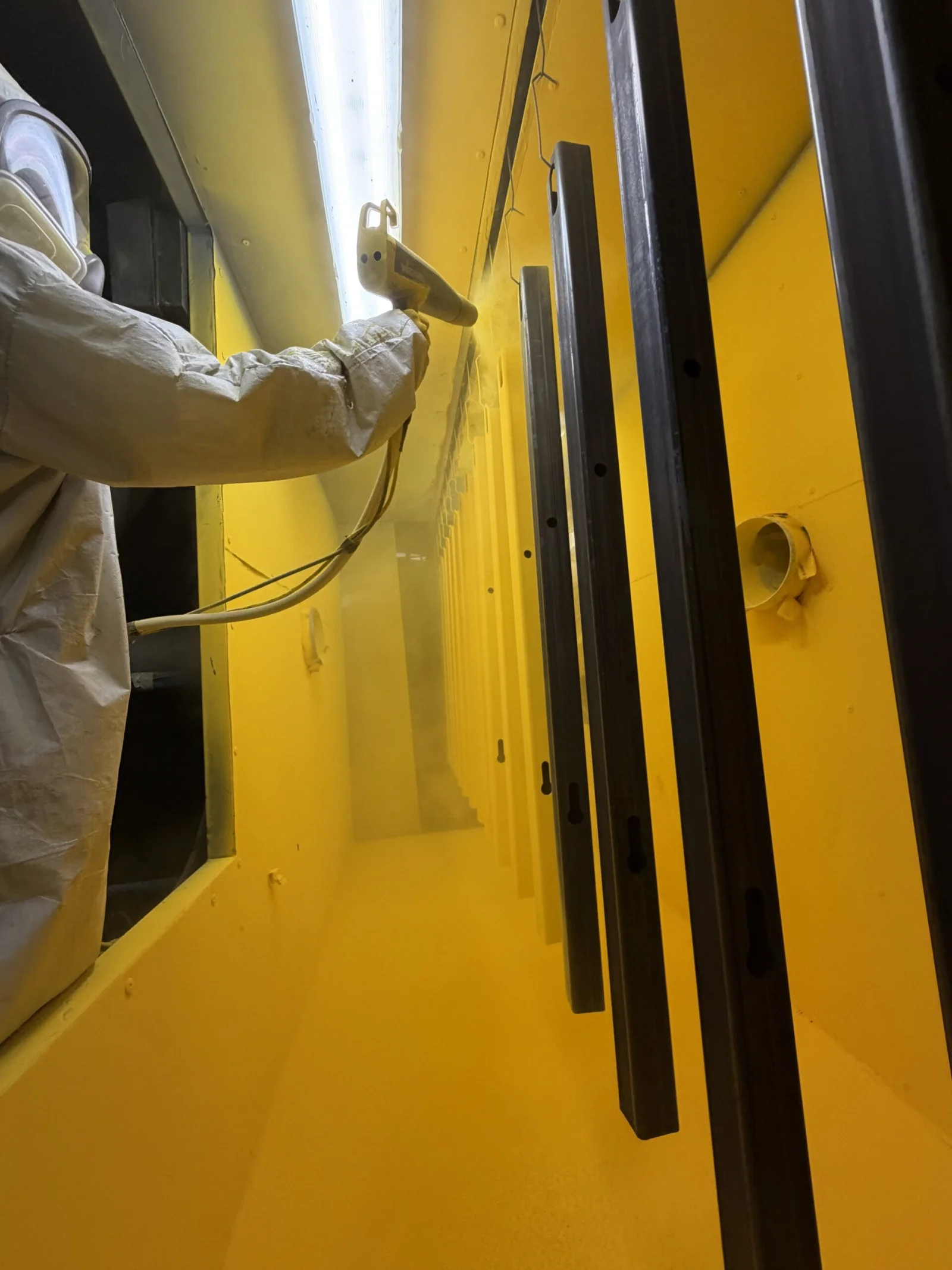 Pieza metálica con acabado de pintura electrostática en polvo aplicado por Steel Paint en Monterrey — proyecto 08