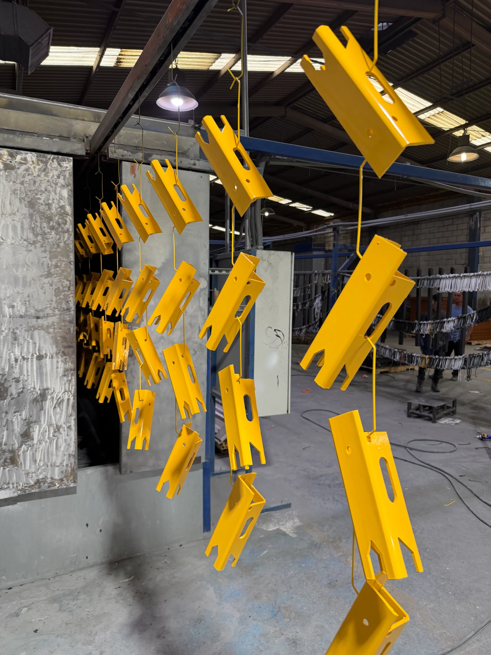 Pieza metálica con acabado de pintura electrostática en polvo aplicado por Steel Paint en Monterrey — proyecto 12