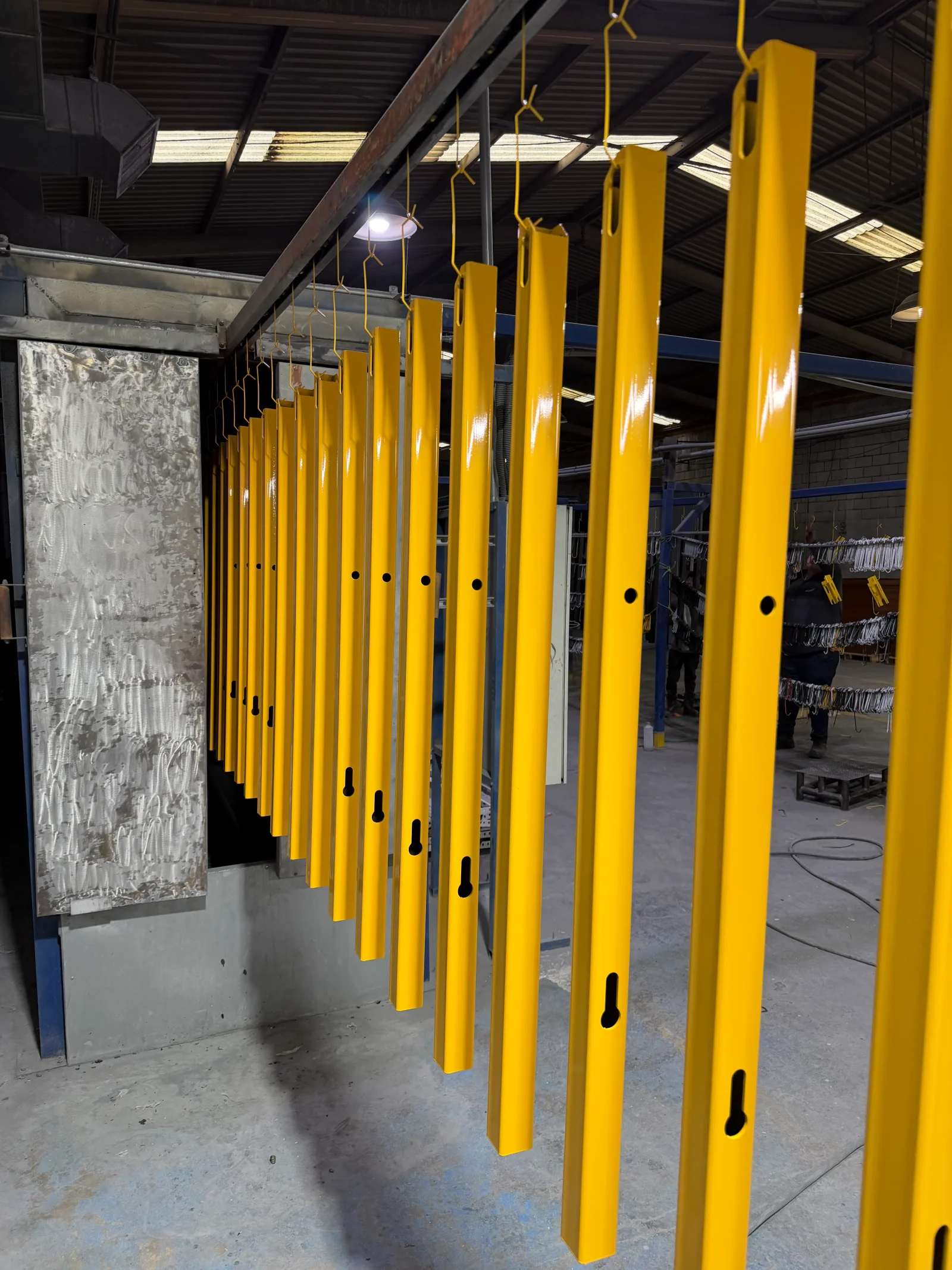 Pieza metálica con acabado de pintura electrostática en polvo aplicado por Steel Paint en Monterrey — proyecto 13